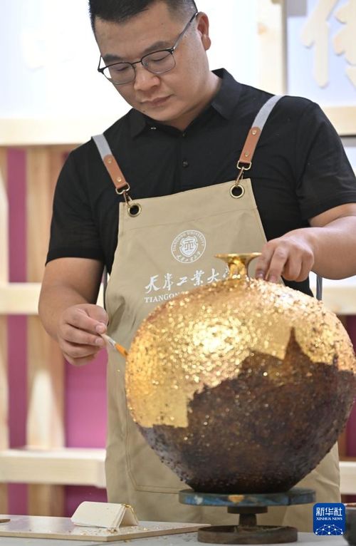 陶胎漆器焕发新生命 胎匠的技艺与传承